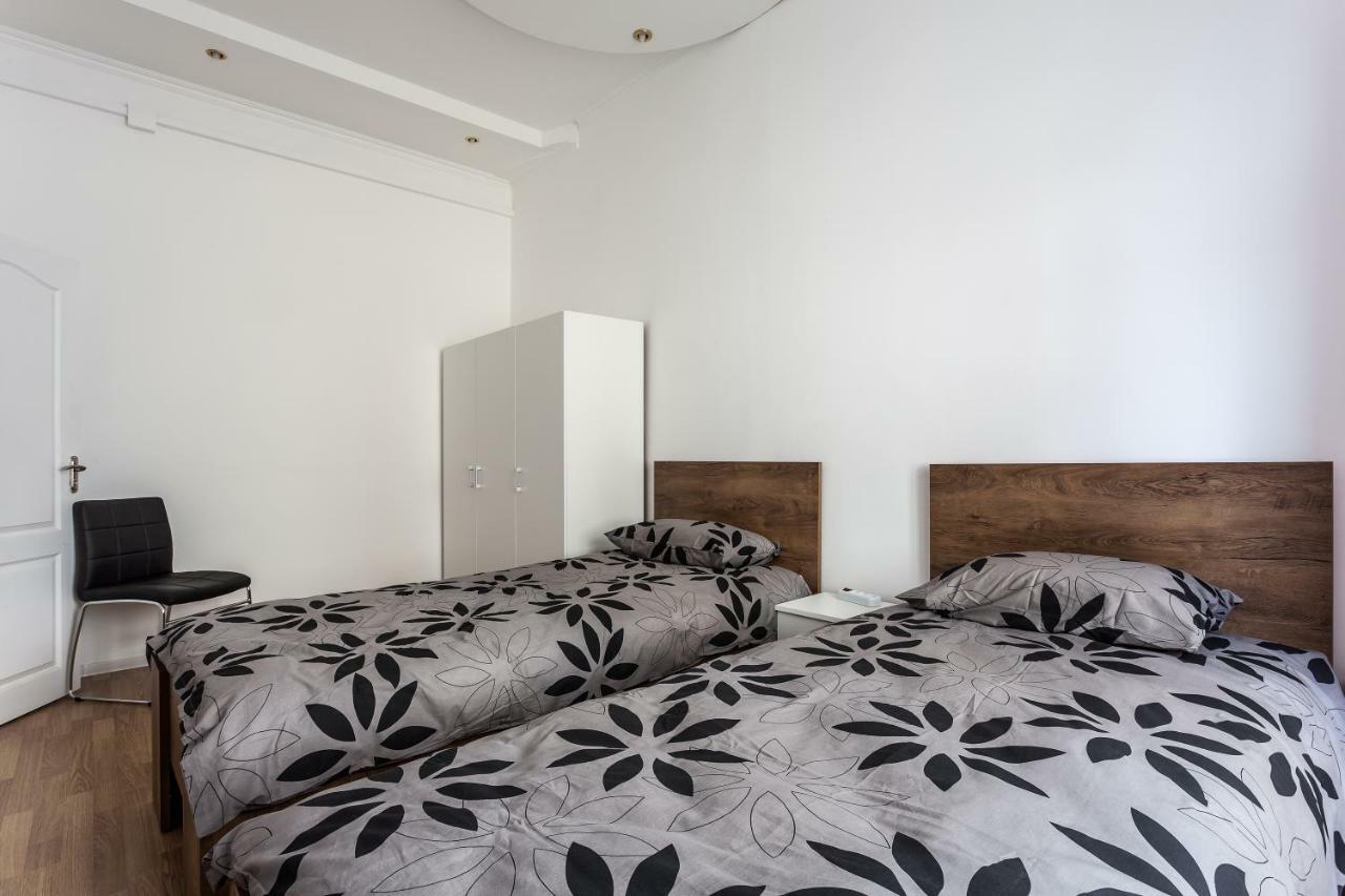 Modern Apartment In Lviv Historic Centre ภายนอก รูปภาพ